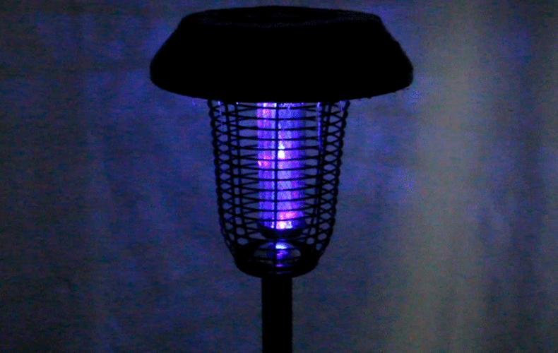 LED太阳能紫外线灭蚊灯防水试验